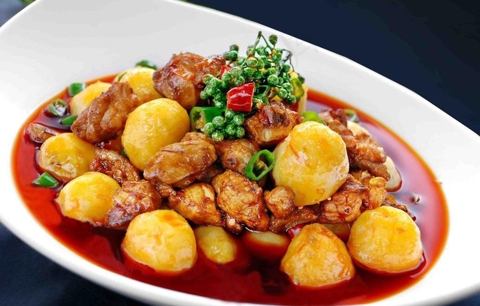 土豆烧鸡美食图片