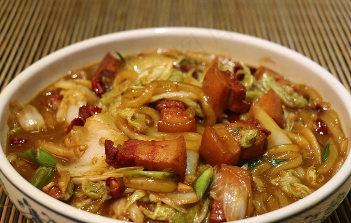 白菜烧红烧肉图片