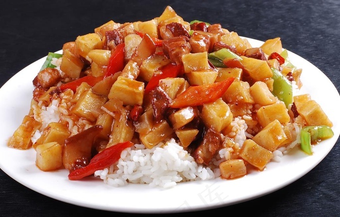 土豆烧肉盖饭图片