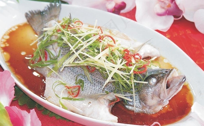清蒸鲈鱼图片
