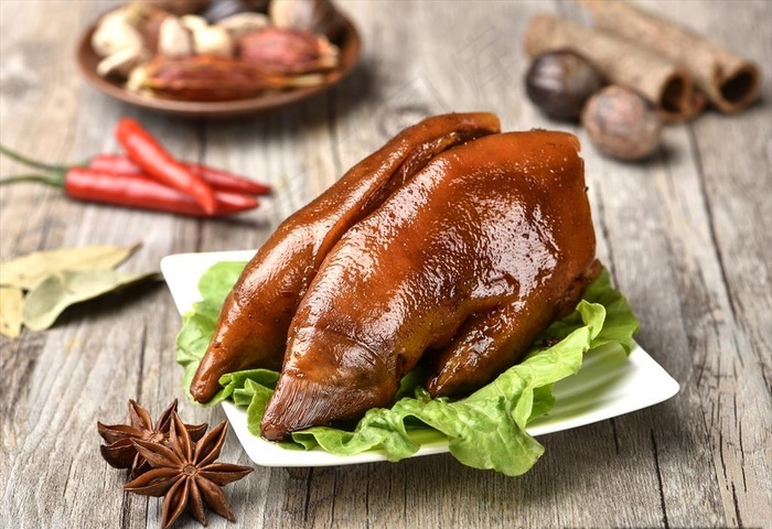 五香卤猪脚图片