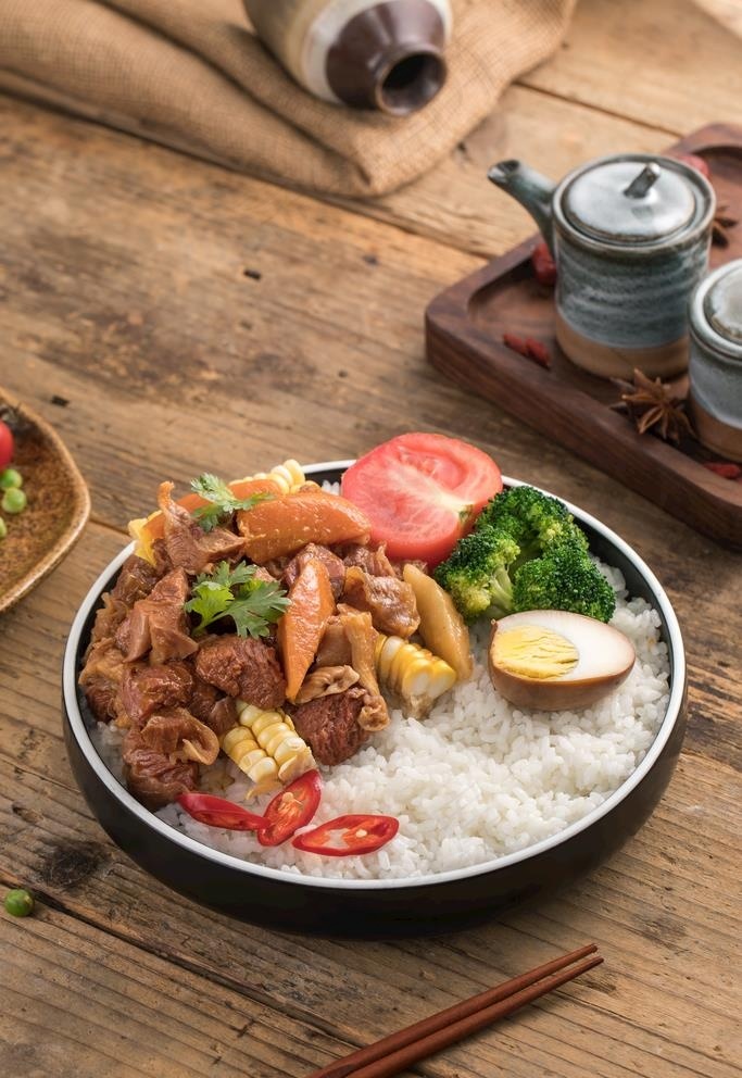 红烧牛腩饭图片