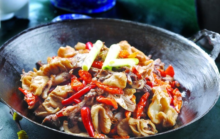 石门肥肠炖猪头肉图片