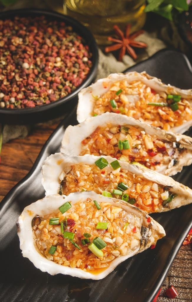 蒜蓉烤生蚝图片