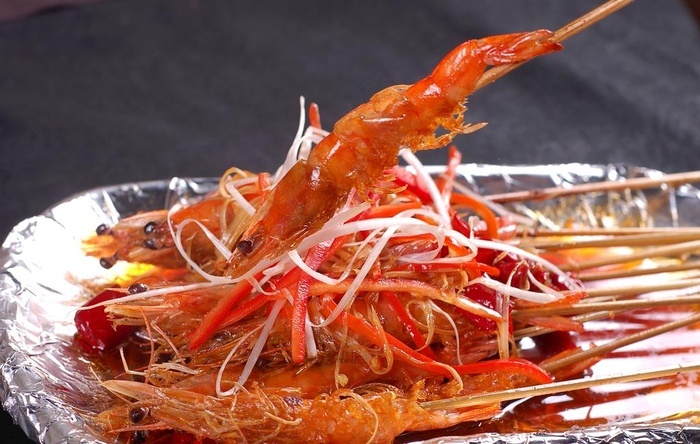 锡纸烤虾高清图片