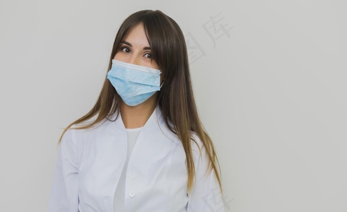 戴口罩的医生图片