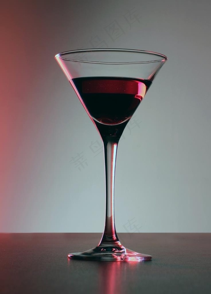 红酒杯图片