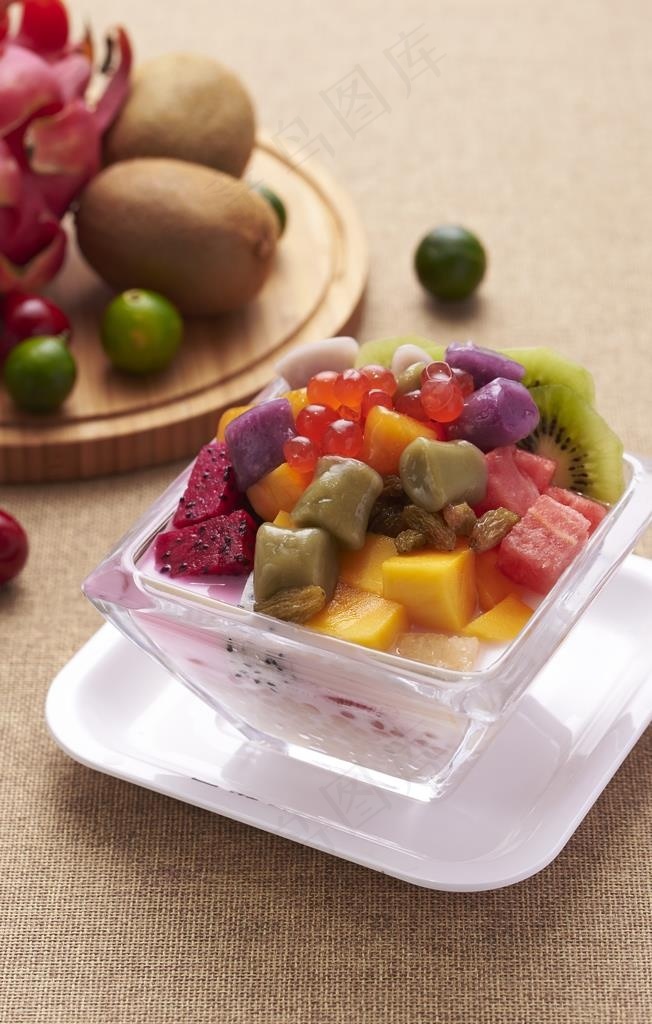 夏季水果芋圆糖水小吃图片