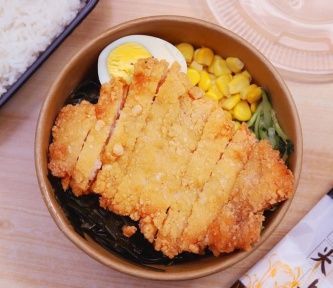 奥尔良鸡 扒饭图片