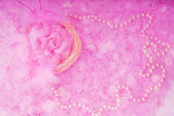 珍珠项链粉色浪漫背景