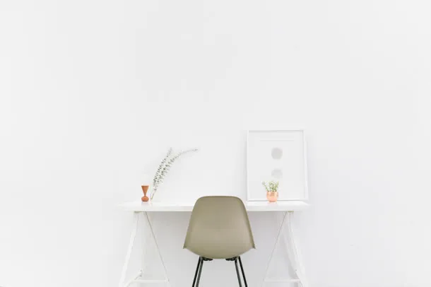 高清创意办公桌椅子白色墙面免抠