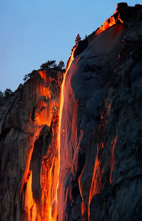 美国公园火瀑布奇景如火山岩浆免抠