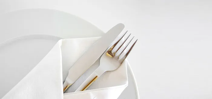 欧式不锈钢餐具美食刀叉陶瓷餐盘西餐背景高清