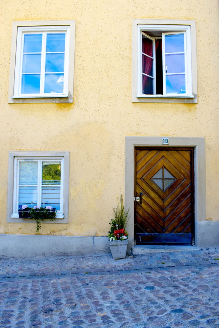 瑞典，家，黄色，欧洲，棕色门，墙，门，蓝色