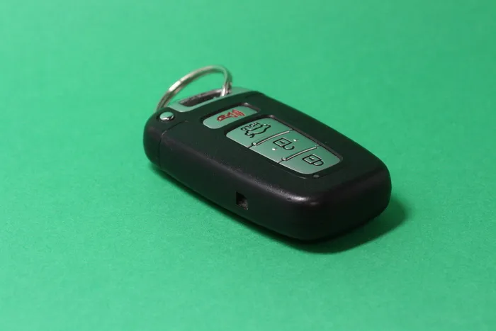 智能钥匙，汽车钥匙，钥匙，汽车遥控器，起亚汽车，按钮钥匙，绿色，彩色背景