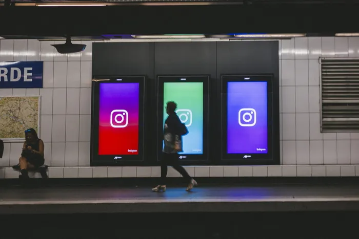 法国，巴黎，巴黎地铁，女士步行，地铁，宣传，instagram，instagram spot