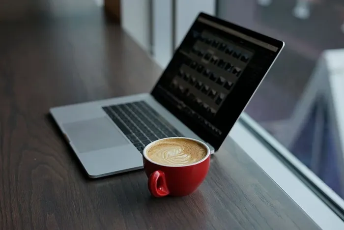 笔记本电脑咖啡照片