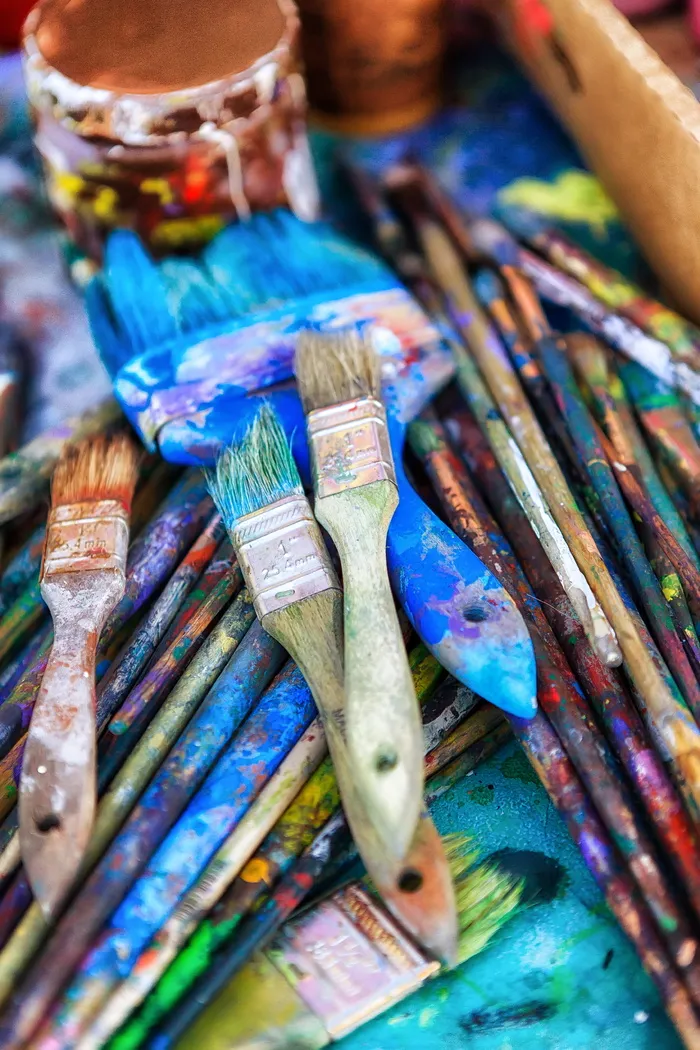 各种颜色的油漆刷很多, 旁边, 油漆罐, 艺术家, 颜料, 颜色, 油漆, 画笔