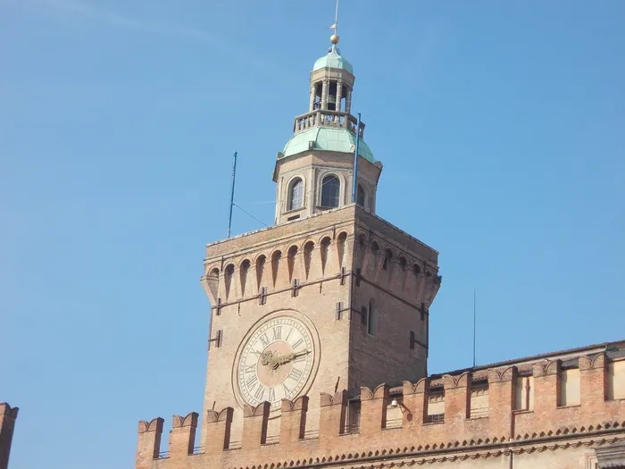 torre，意大利博洛尼亚市，建筑外观，建筑，建筑结构，塔楼，低角度视图