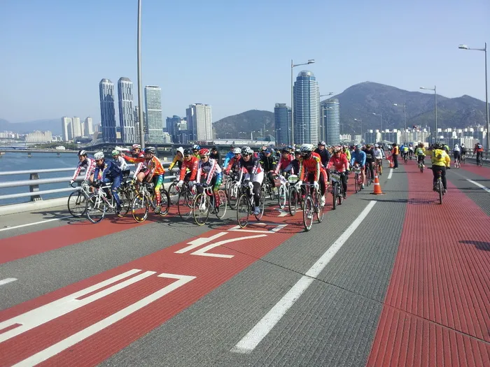 自行车节，广安大桥，自行车比赛，人群，城市，人群，大人群，交通