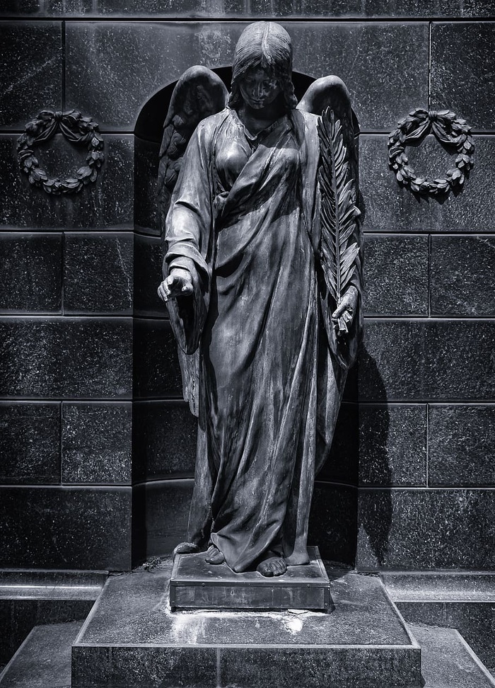 天使墓地雕塑哀悼宗教旧墓地石头天使雕像