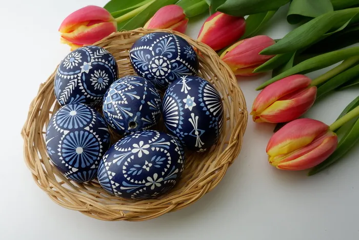 索布复活节彩蛋，索布复活节彩蛋，彩色索布复活节彩蛋，彩色彩蛋，彩色复活节彩蛋，春季装饰，蜡质技术，刮花技术