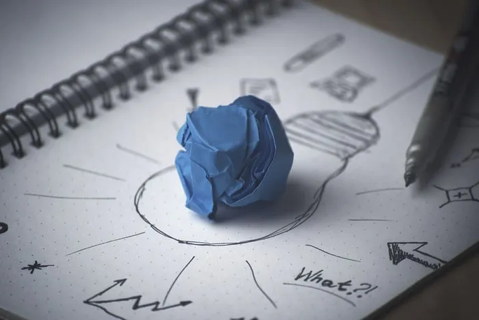 蓝色皱折的纸，创意，创意，灵感，创新，铅笔，纸，计划