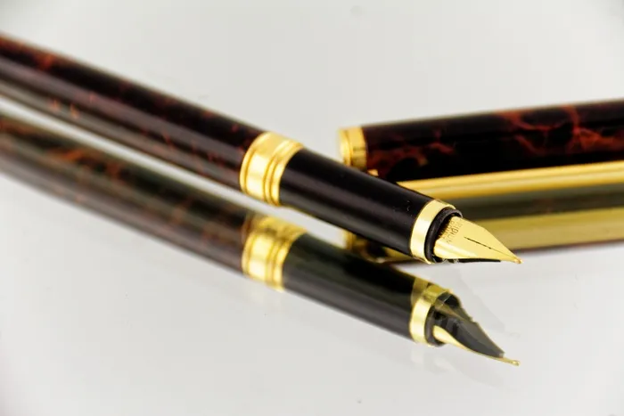 棕色、黑色、自来水笔、填充笔、便签、书写工具、钢笔、办公室