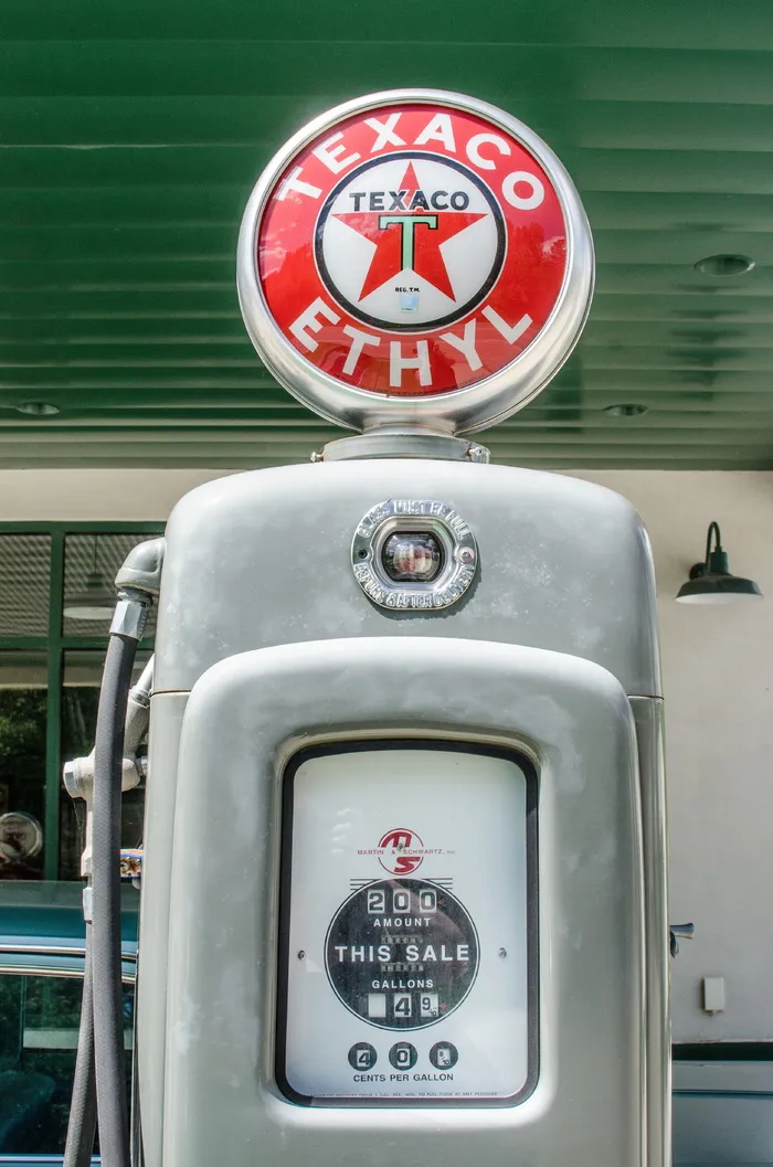 灰色加油站，古董加油泵，复古，复古，加油站，加油站，加油泵
