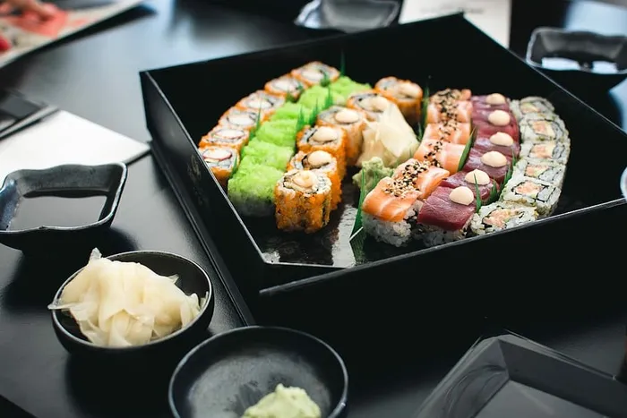 黑匣子里五颜六色的寿司