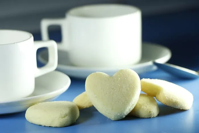 心形糕点，旁边，杯子，爱情，小点心，茶，面包房，小点心