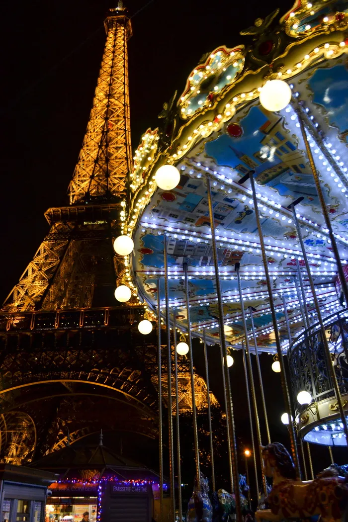 法国、巴黎、环法埃菲尔铁塔、照明、夜间、游乐园、游乐园游乐设施、旋转木马