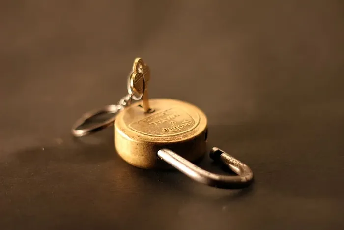 金色挂锁，灰色，金属，钥匙，挂锁，解锁，锁，金