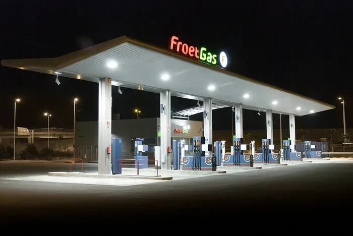 froetgas加油站，froetgas，加油站，汽油，折扣，专业，照明，夜间
