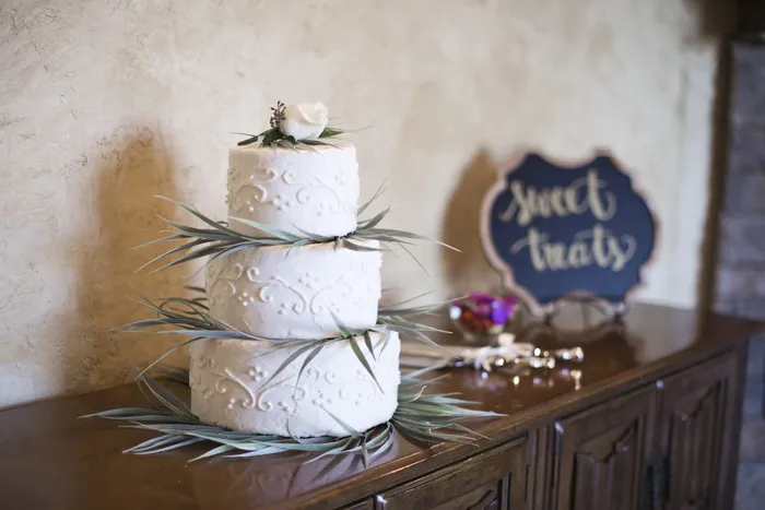 白色，三层，三层蛋糕，餐具柜，婚礼，蛋糕，婚礼蛋糕，婚礼，蛋糕
