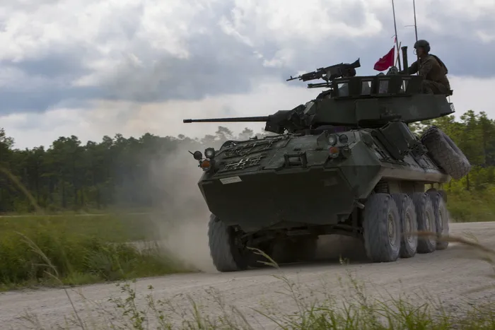 lav-25，装甲车，apc，装甲运兵车，运输方式，运输，军事，武器