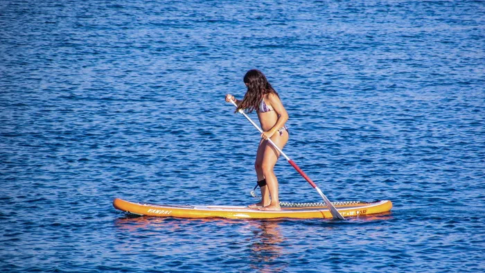 划桨，桨板，女孩，运动，活动，冒险，探索，休闲