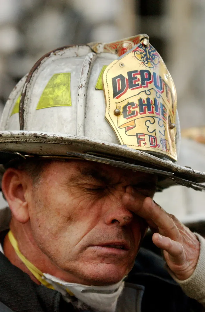 男子自拍，消防员，消防队员，911，2001年9月11日，纽约市，男子