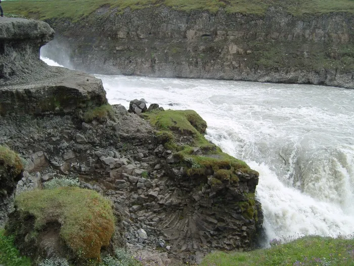 瀑布，冰岛，自然，自然的力量，岩石，水，苔藓，自然之美