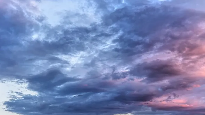黎明时分的云彩景色