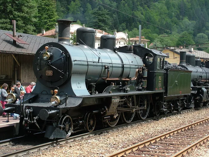 绿色，火车照片，白天，铁路，蒸汽机车，有轨电车，历史，瑞士
