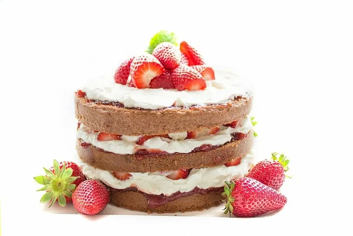 圆形草莓，白色，搅打奶油，顶部，蛋糕，烘焙，巧克力，草莓