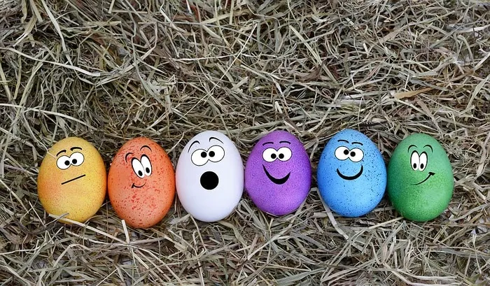 几种颜色的复活节彩蛋，复活节彩蛋，复活节彩蛋，装饰，复活节装饰，复活节快乐，五颜六色