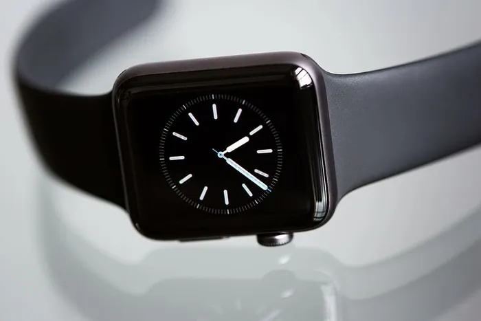 苹果，苹果手表2，黑色，镀铬，经典，时钟，特写，当代