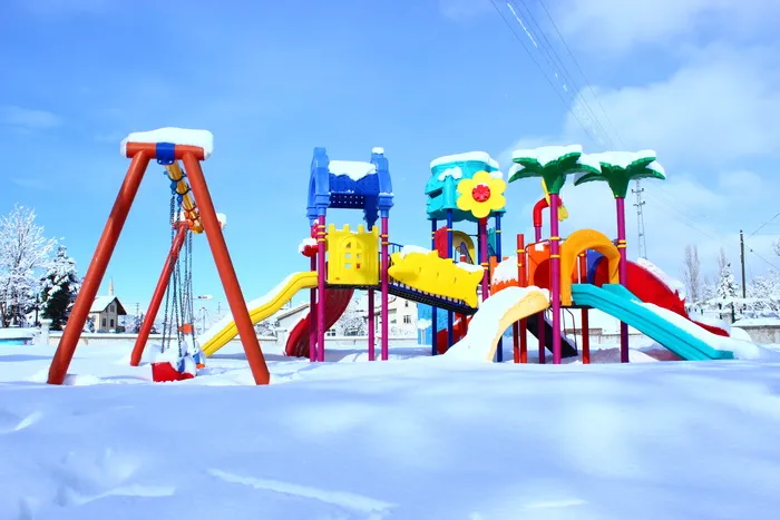 儿童公园，雪，冬天，乐趣，户外，操场，滑梯游戏设备，天空