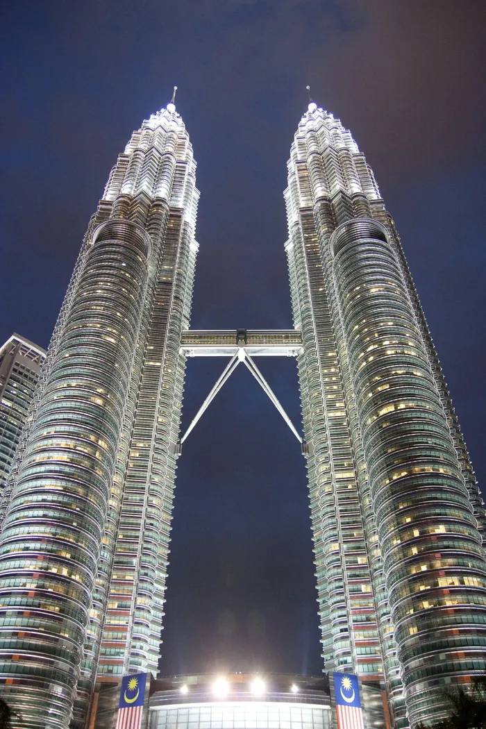 马来西亚马石油塔的低角度摄影