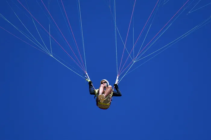 滑翔伞，飞行，运动，天空，蓝色，天空，蓝色，极限运动，飞行