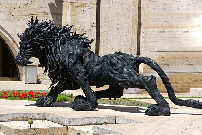 亚美尼亚，埃里温，雕塑，原创，轮胎雕塑，狮子座，狮子雕塑，雕像