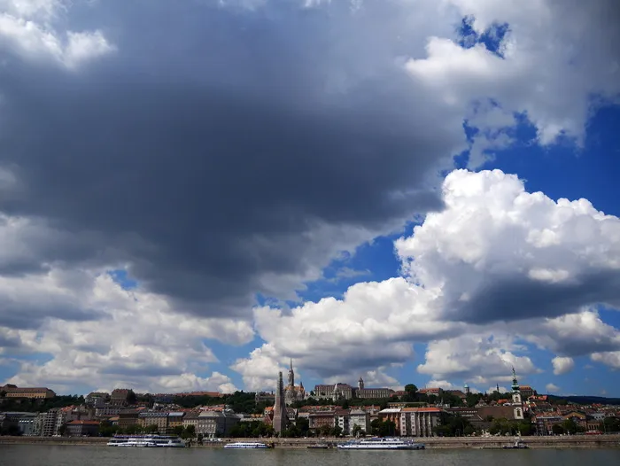 布达佩斯，全景，云，多瑙河之上，建筑，云天，建筑外观，建筑结构