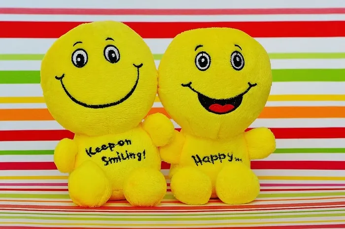 二、黄色、表情符号、毛绒、玩具、微笑、大笑、表情符号